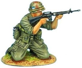 VN021 US 25th Infantry Division Kneeling Firing M-16