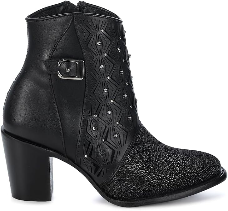 Cuadra Ankle Boots Elegance and Authenticity in Stingray and Bovine Leather Black 4V15MA