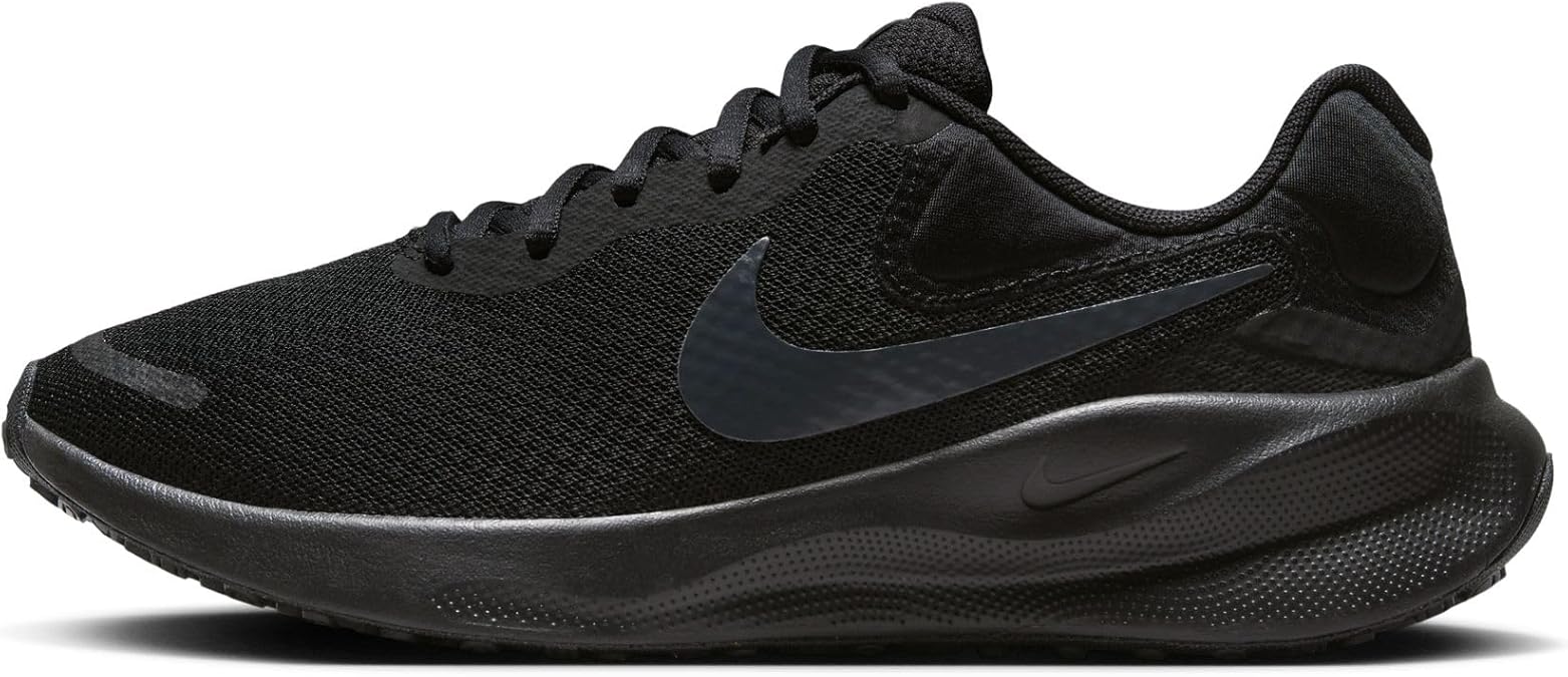 Nike Women's Revolution 7Sneaker