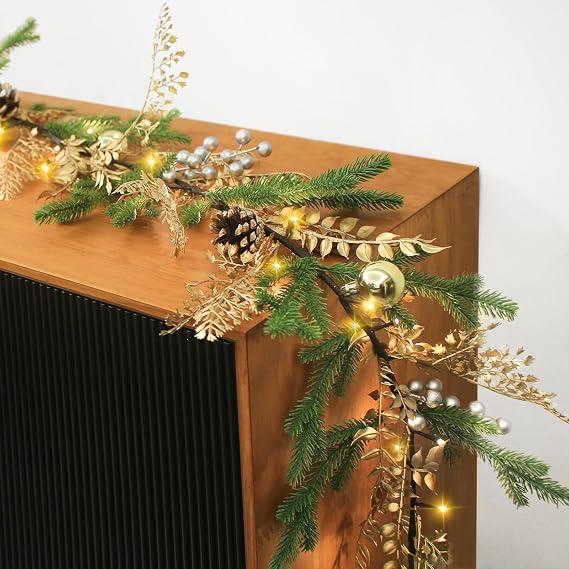 Luditek Christmas Garland with Lights, 5.2ft 40 LEDs Pine Needles Pinecones Christmas Decor String Lights Battery Operated, Christmas Decorations Indoor for Home Fireplace Mantel Door Xmas